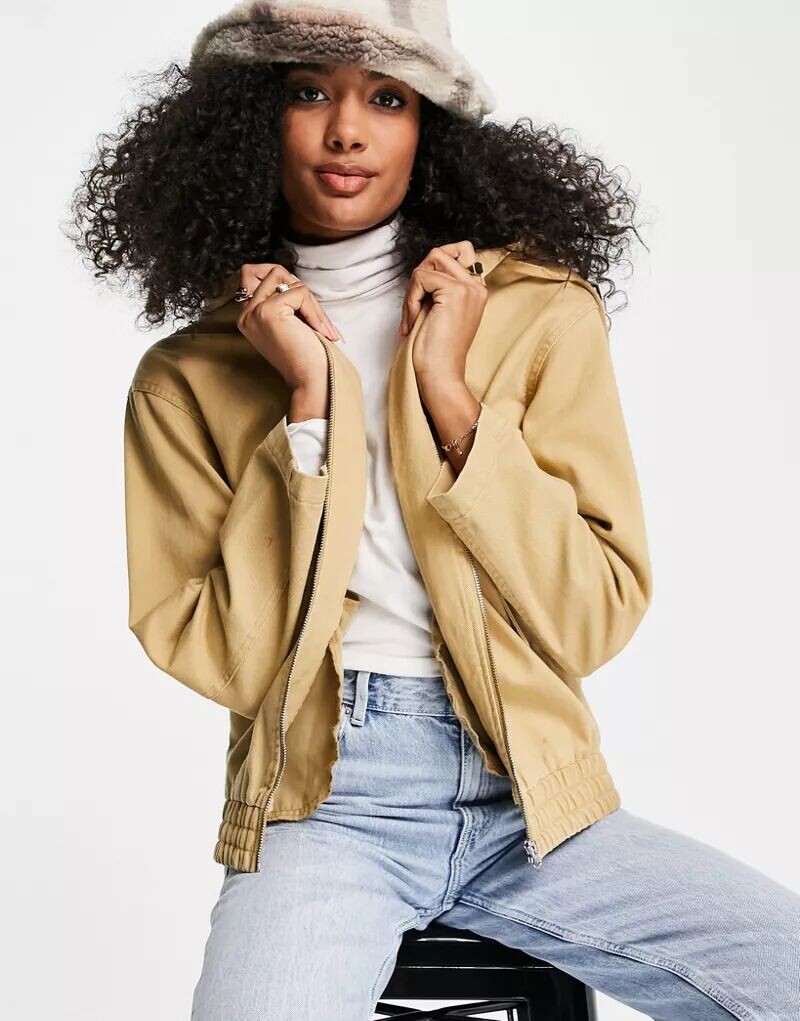 

Объемный бомбер с капюшоном ASOS