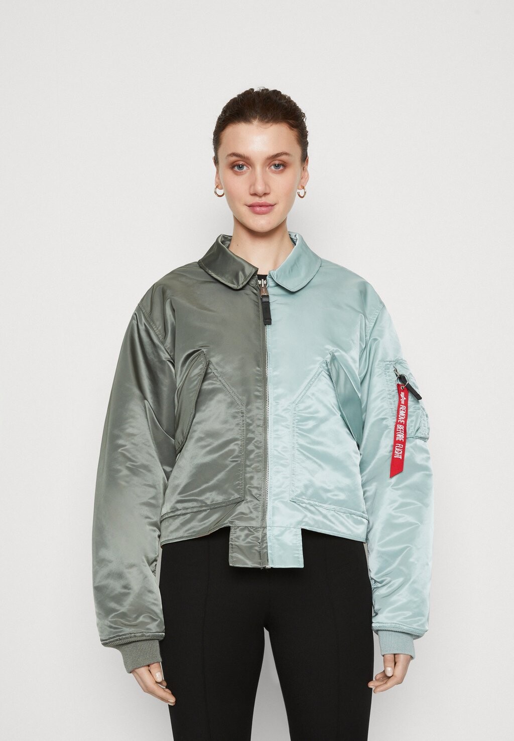 

Бомбер Alpha Industries, Серый