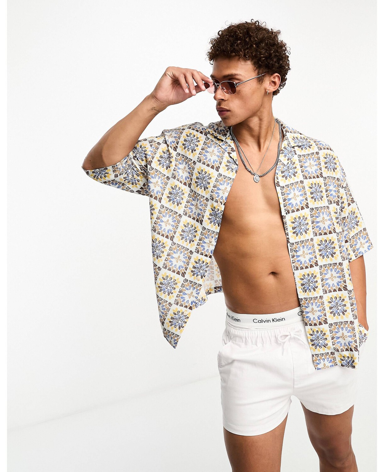 

Коричневая рубашка с геометрическим принтом Pull&Bear
