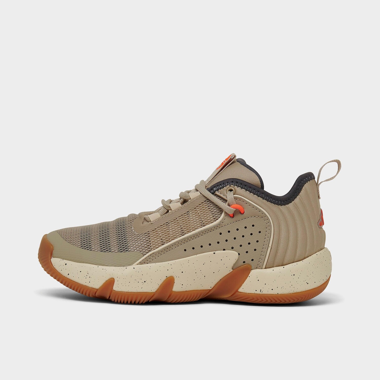 

Баскетбольные кроссовки для маленьких детей adidas Trae Young Unlimited, бежевый