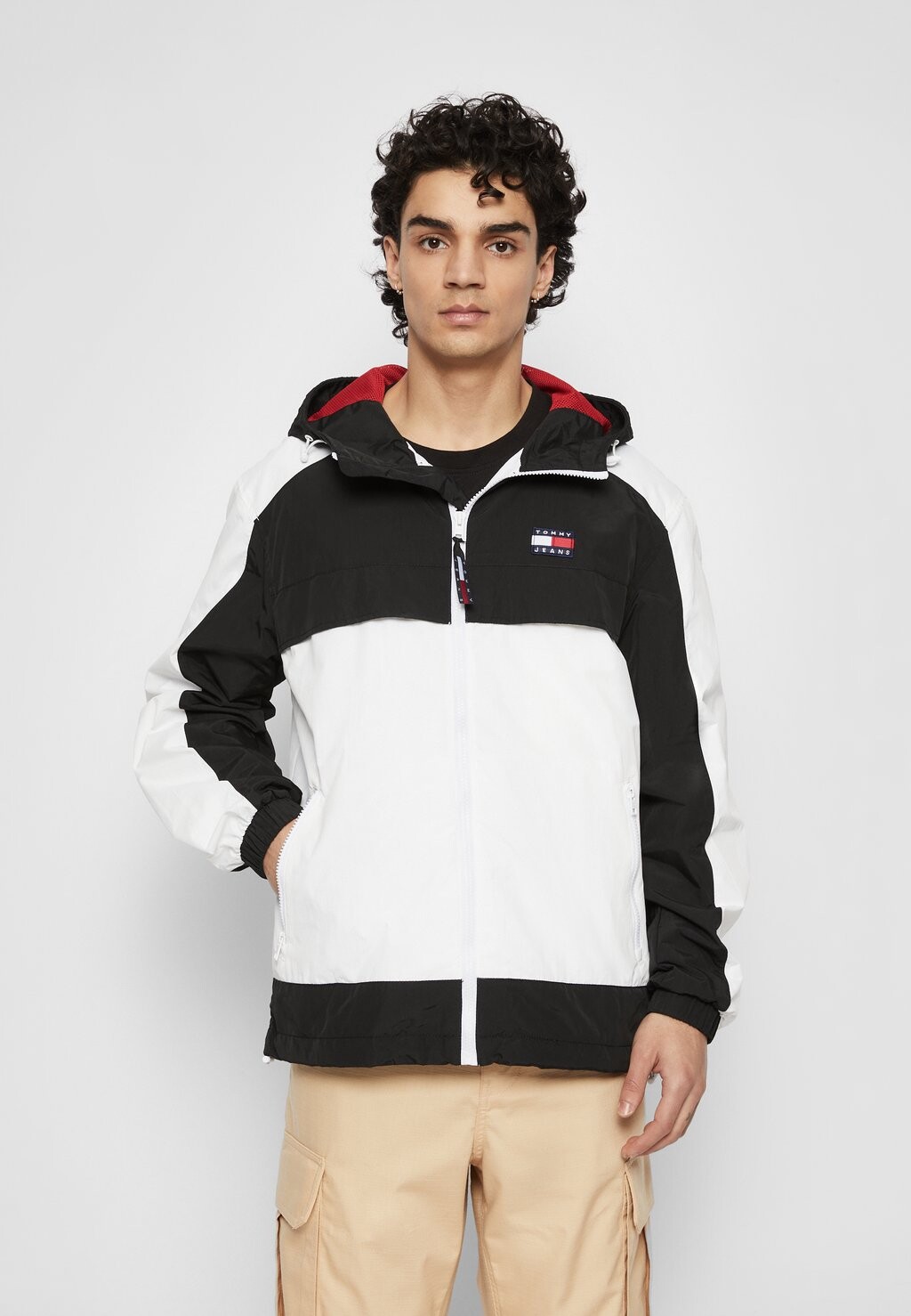 

Легкая куртка Tommy Jeans