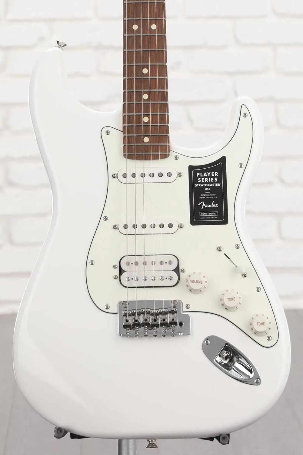 

Fender Player Stratocaster HSS — полярный белый с накладкой на гриф Pau Ferro