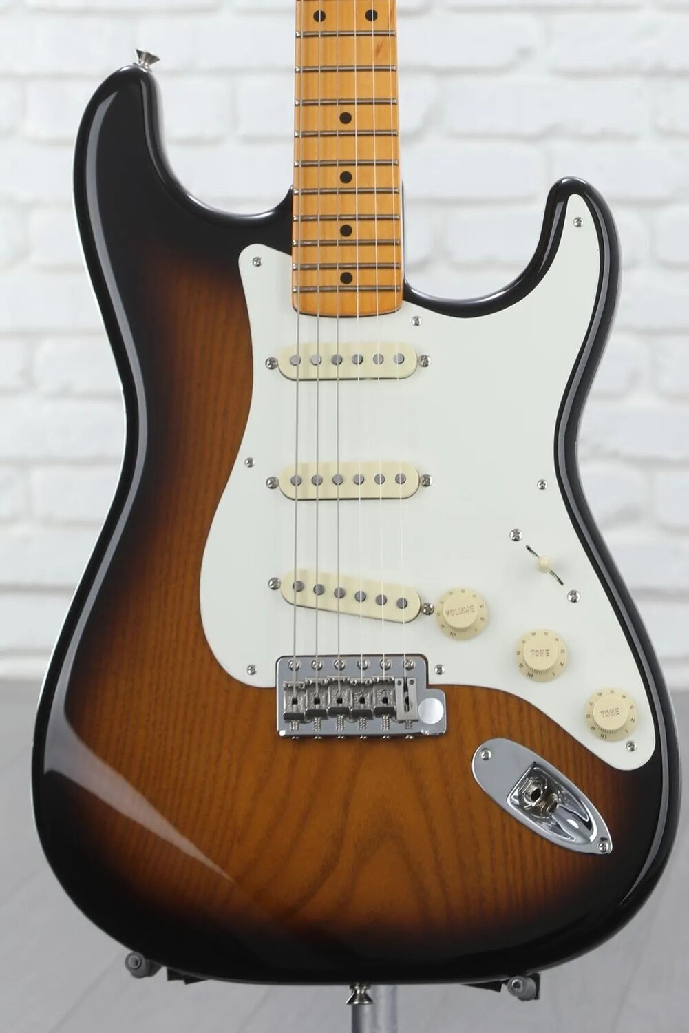 

Коллекция Fender Stories Эрик Джонсон Stratocaster "Virginia" 1954 года — 2-Tone Sunburst