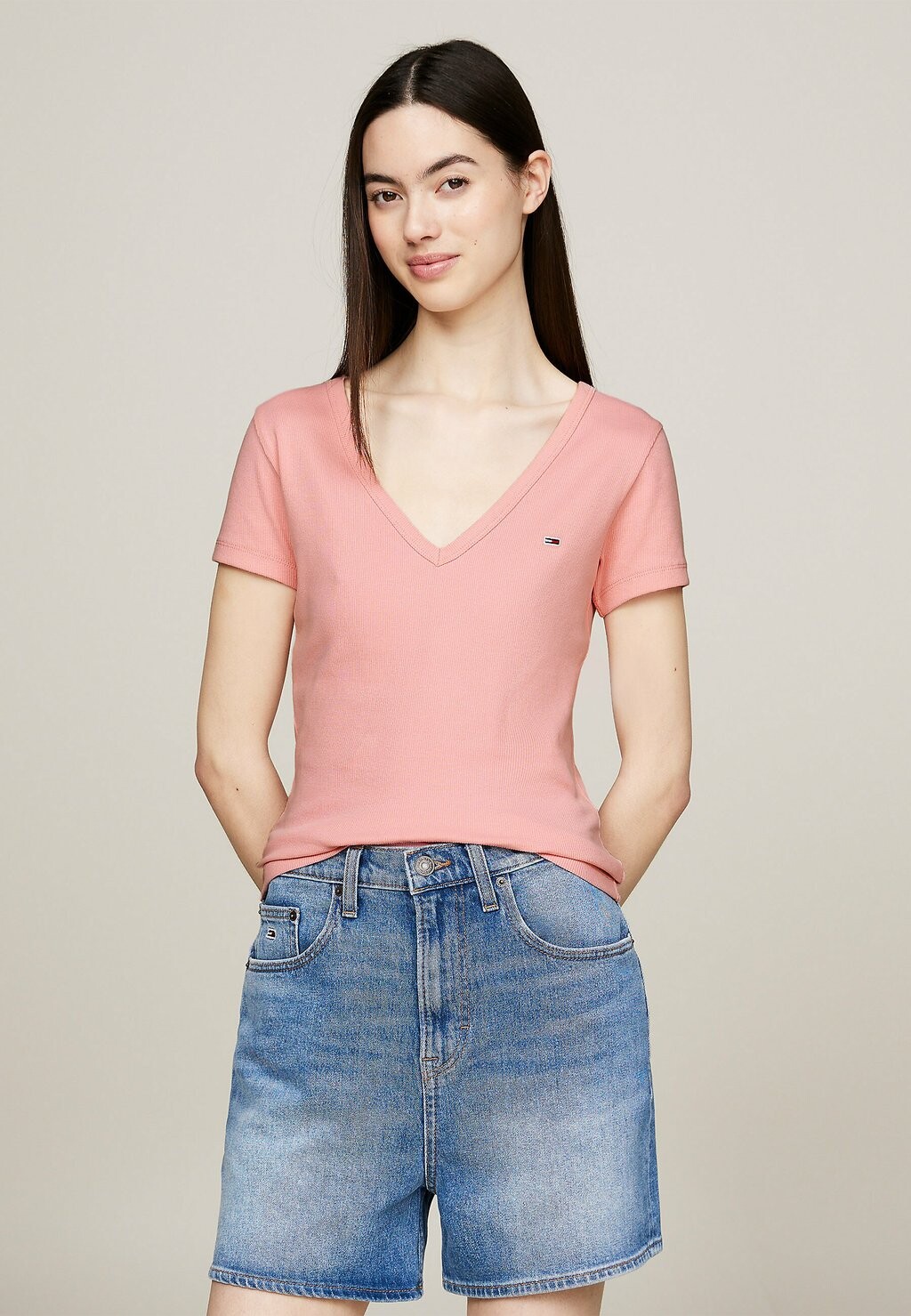 

Базовая футболка ESSENTIAL V-NECK Tommy Jeans, розовый