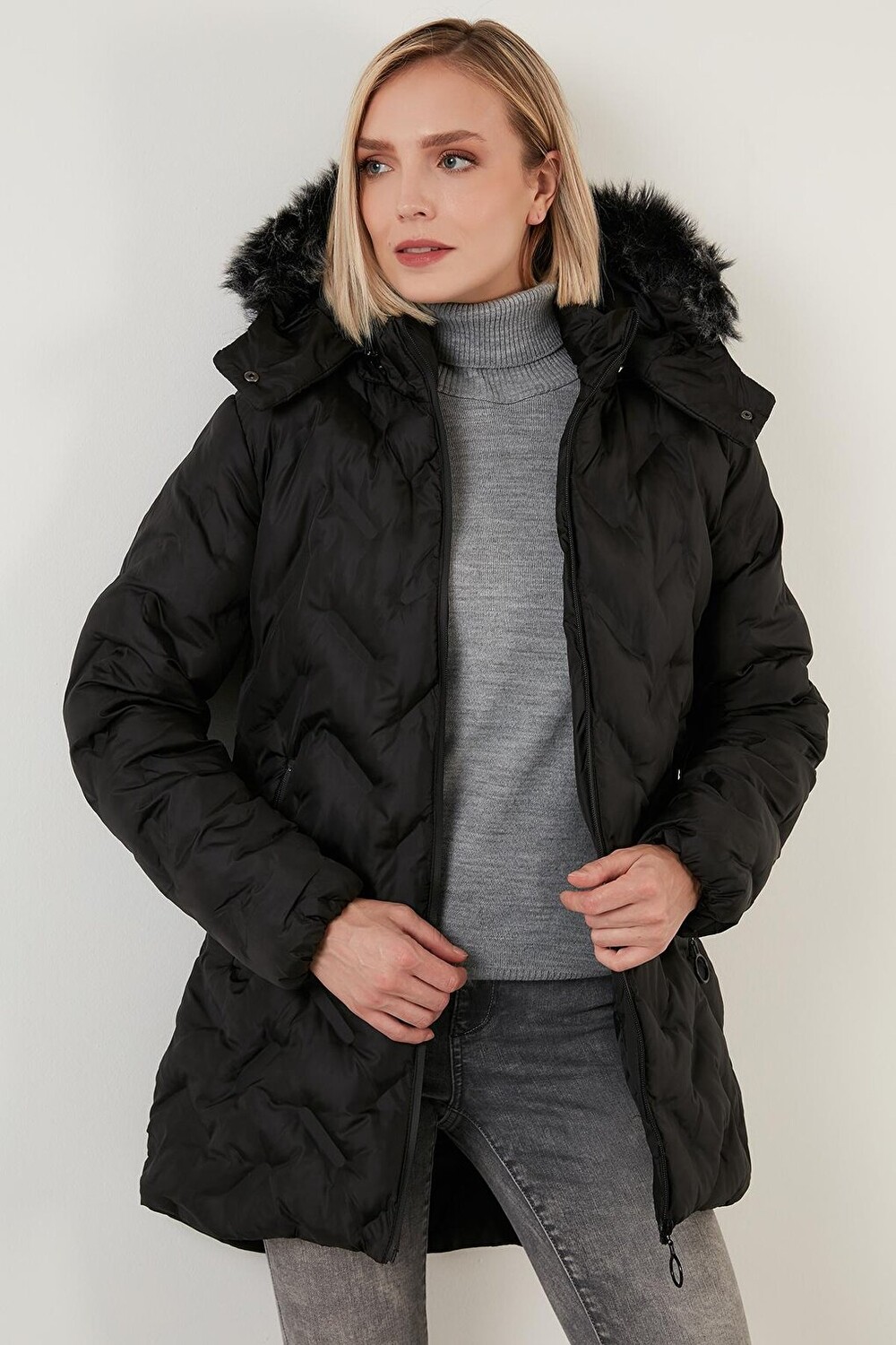 

Длинное пальто Slim Fit со съемным капюшоном и воротником из искусственного меха 5760082 Lela, черный