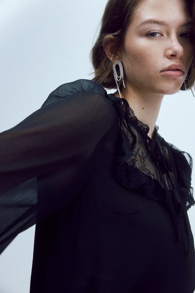 

Блузка с кружевными вставками и рукавами-буфами H&M, черный