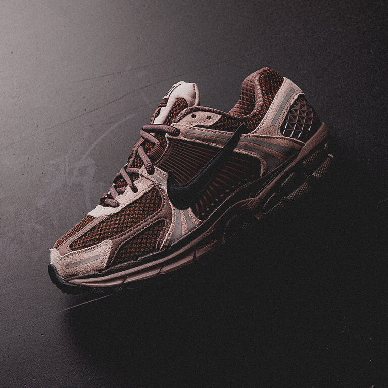 

Кроссовки Wmns Zoom Vomero 5 *Plum Eclipse* Nike, черный