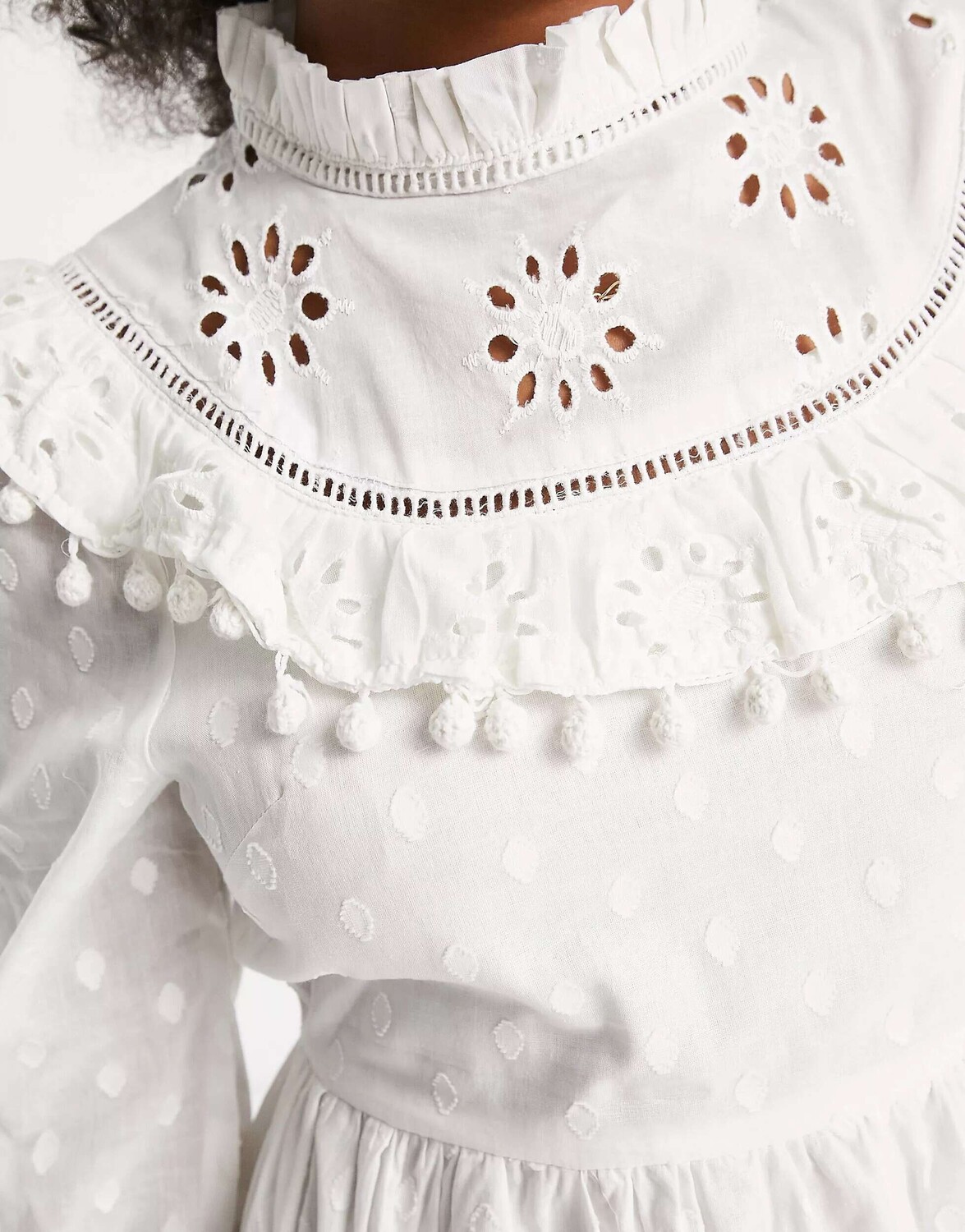 

Кремовое мини-платье Miss Selfridge Broderie с помпоном, Бежевый