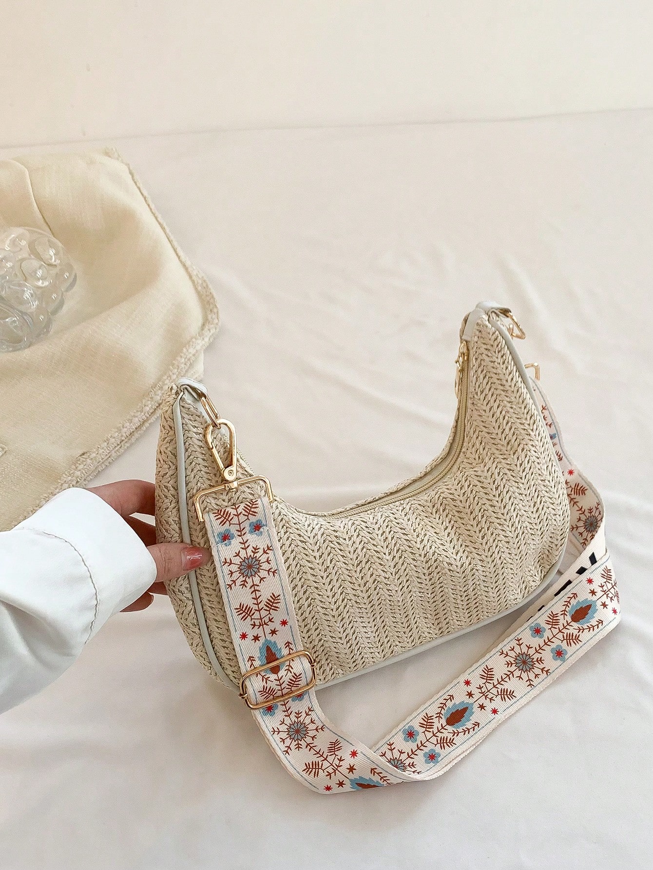 Соломенная сумка среднего размера с бумажным контрастным переплетом, бежевый сумка зайка с бумажным корабликом серый