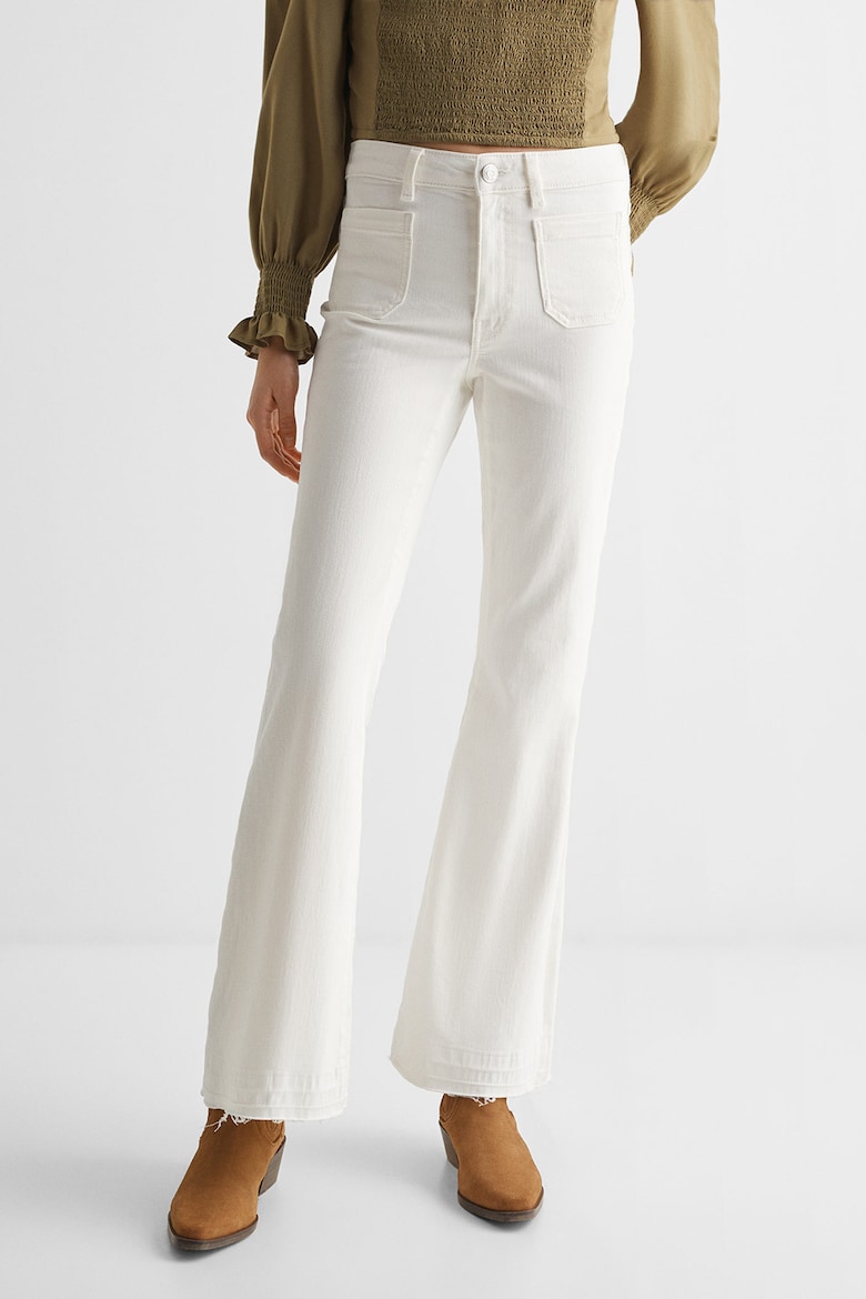 Укороченные джинсы с необработанным краем и карманами Mango, белый