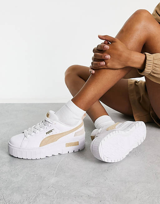 

Бело-овсяные кроссовки на танкетке Puma Mayze