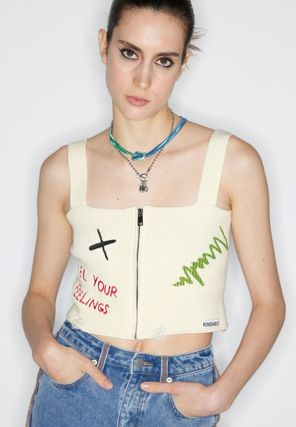

Топ Slim Fit Slogan Embroidered Crop Twist, цвет cream