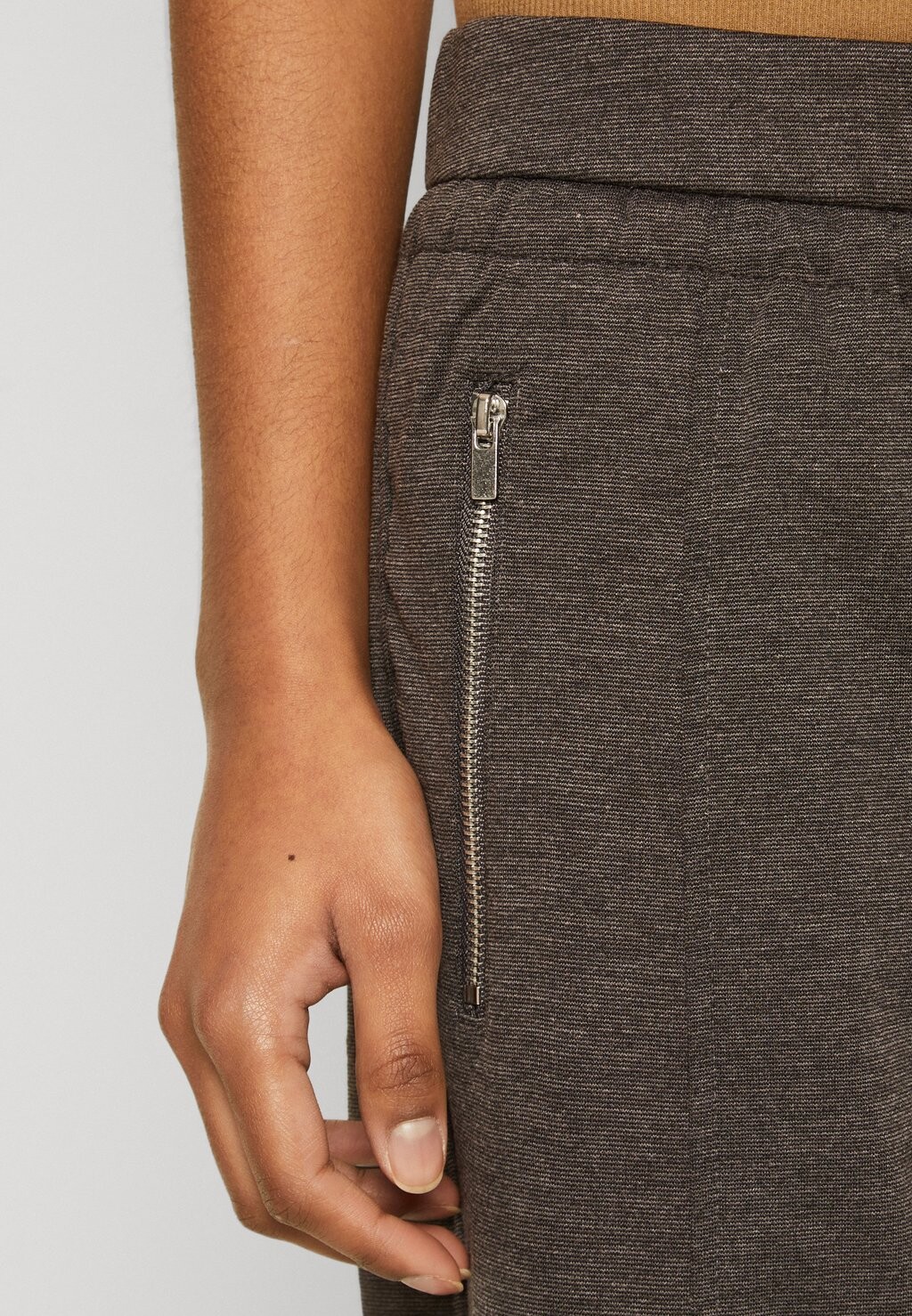 

Брюки Vmmelanie Tapered Zip Vero Moda, крапчатый темно-серый
