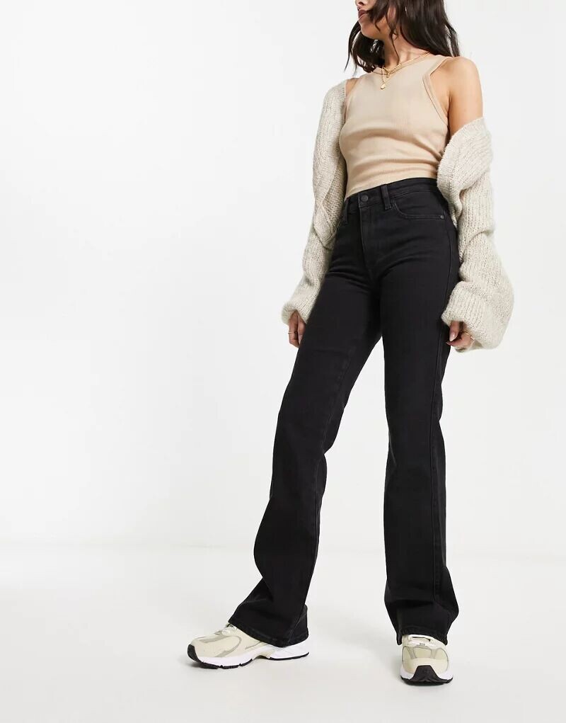 

Черные джинсы Wrangler Bootcut