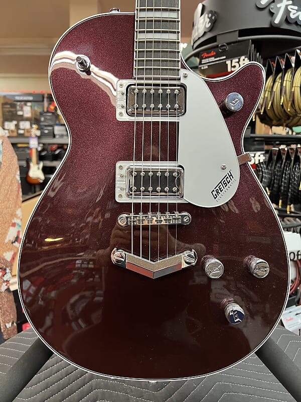 

Электрогитара Gretsch G5220 ELECTROMATIC JET BT SINGLE-CUT WITH V-STOPTAIL- Black Walnut, Dark Cherry Metallic