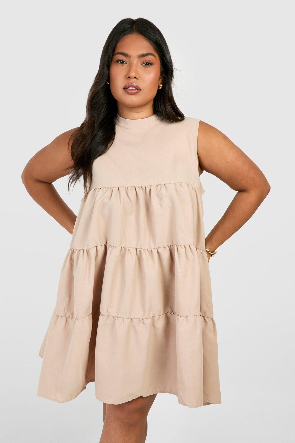 

Многоярусное свободное платье Plus Plus boohoo, бежевый
