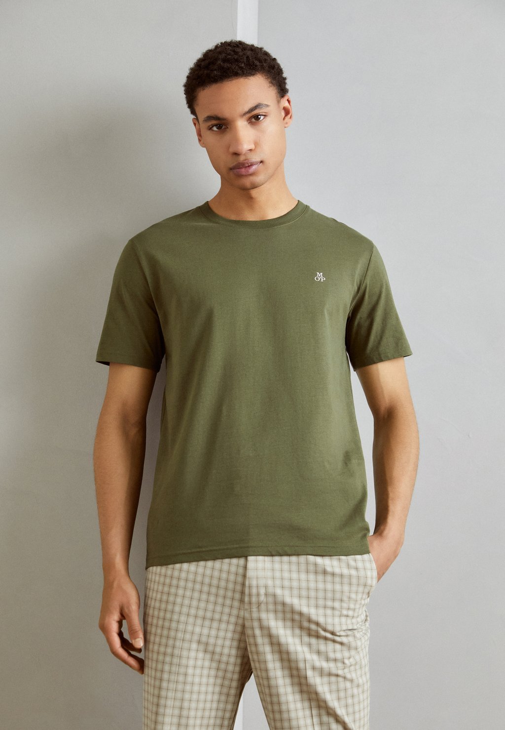 Базовая футболка SHORT SLEEVE LOGO PRINT RIBBED COLLAR Marc O'Polo, цвет asher green