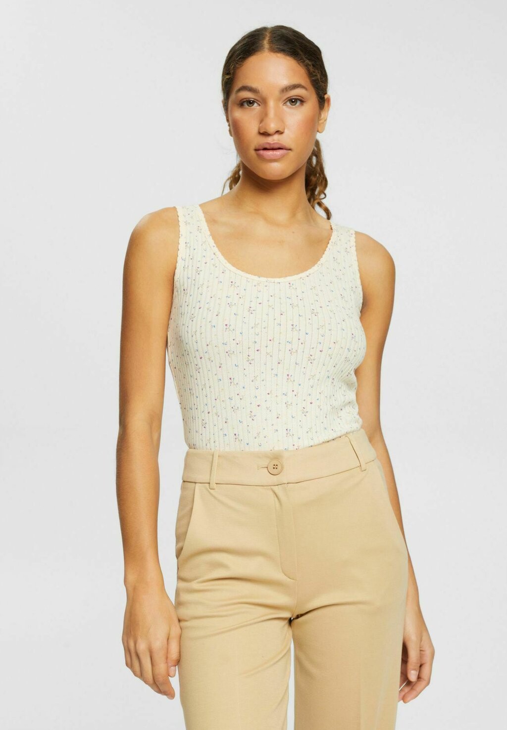 

Топ edc by Esprit