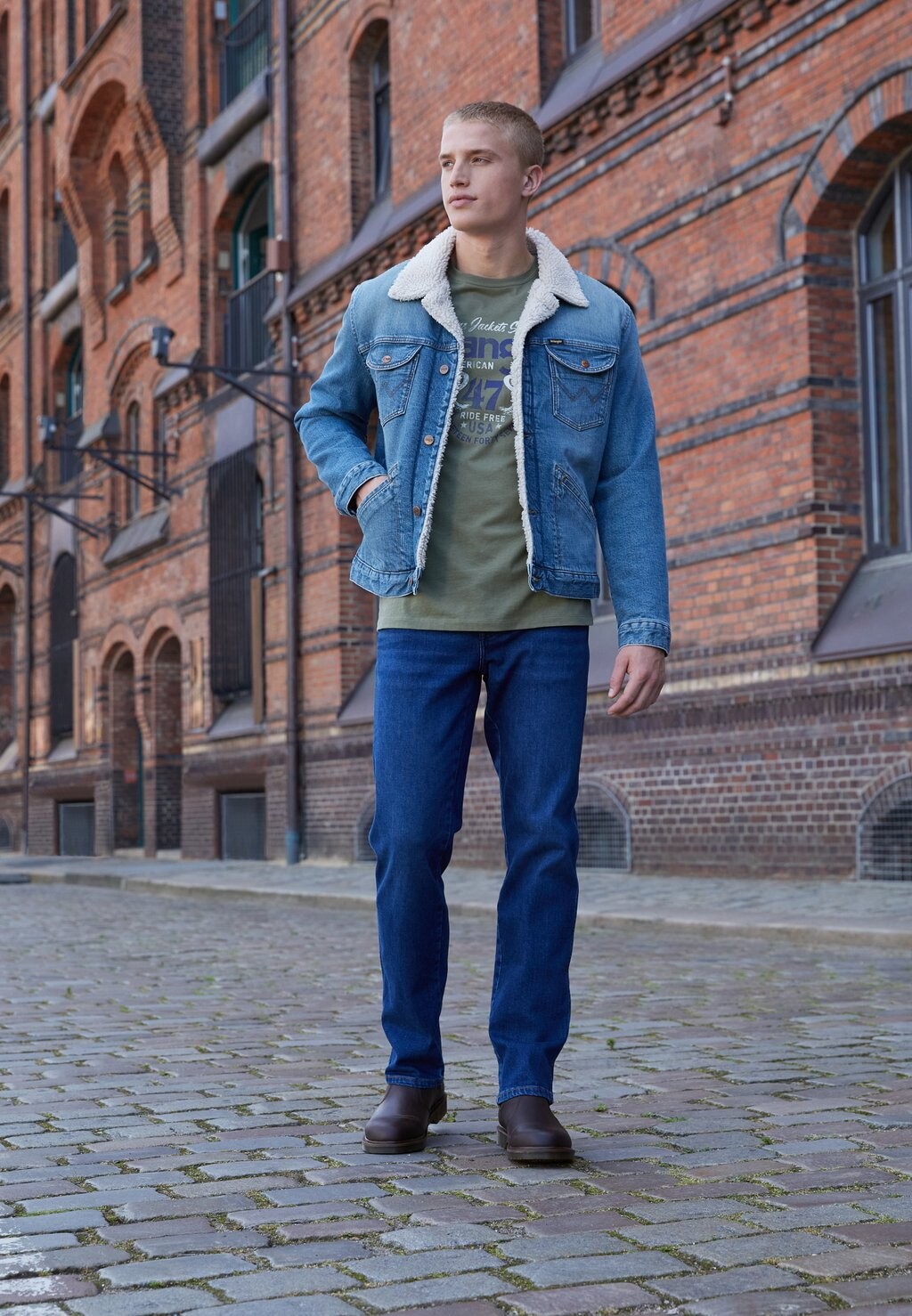 

Джинсы прямого кроя Wrangler