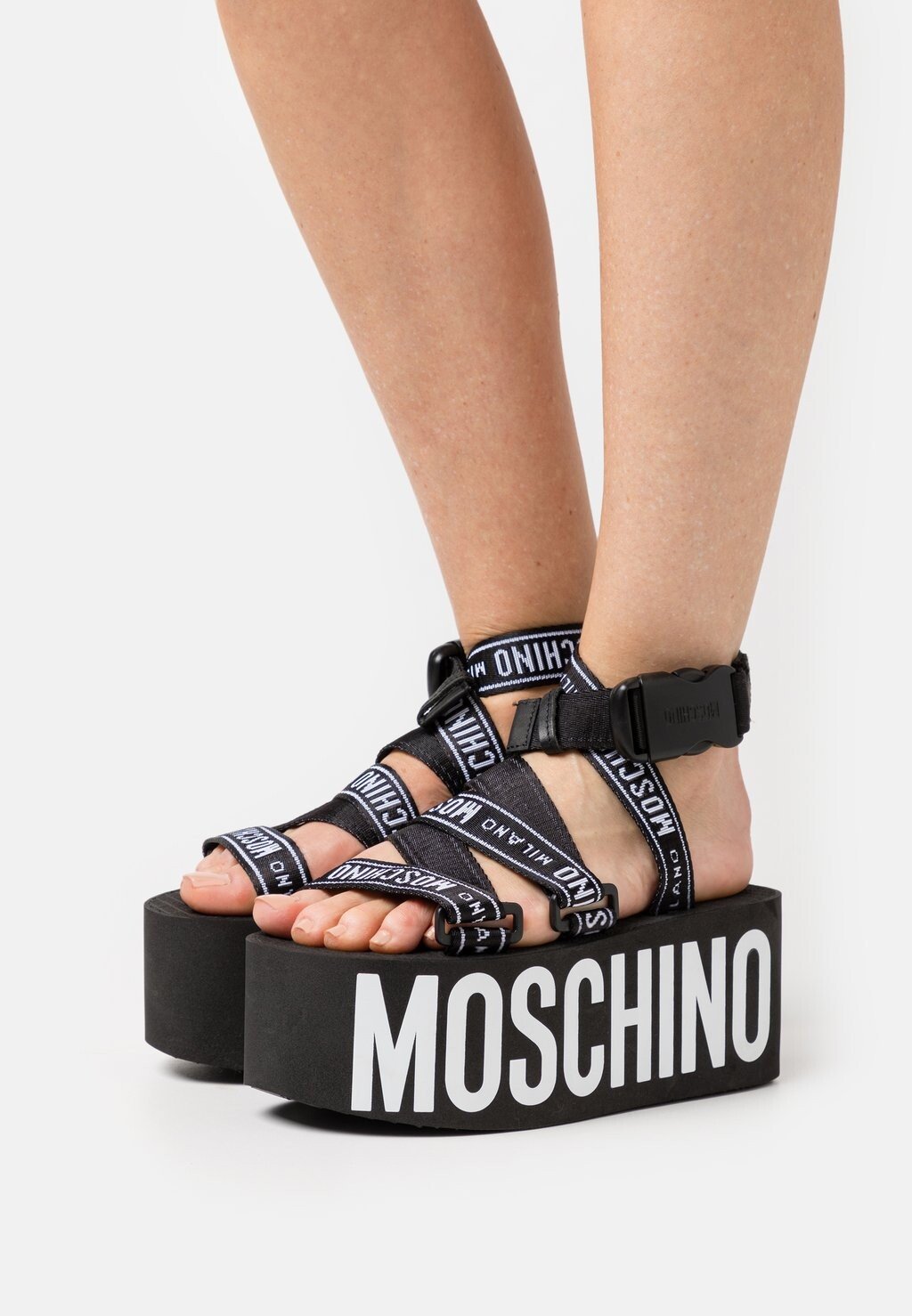 

Босоножки на платформе MOSCHINO, черный