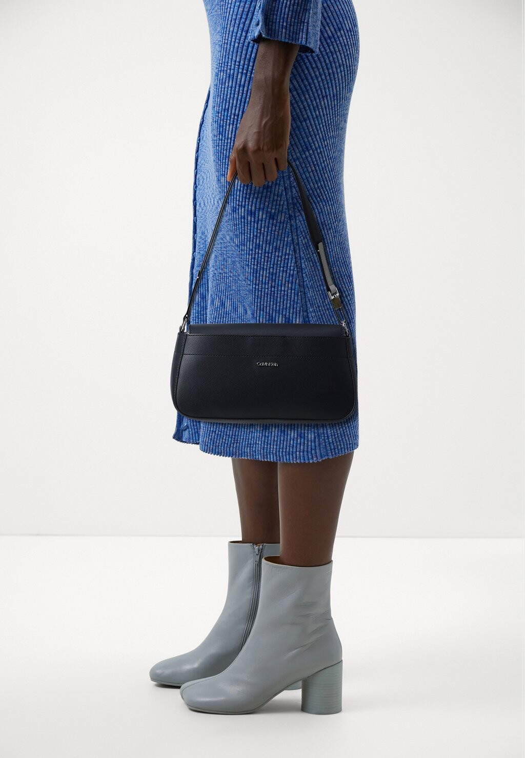 

Сумочка Business Shoulder Bag Saffiano Calvin Klein, цвет black/sand pebble