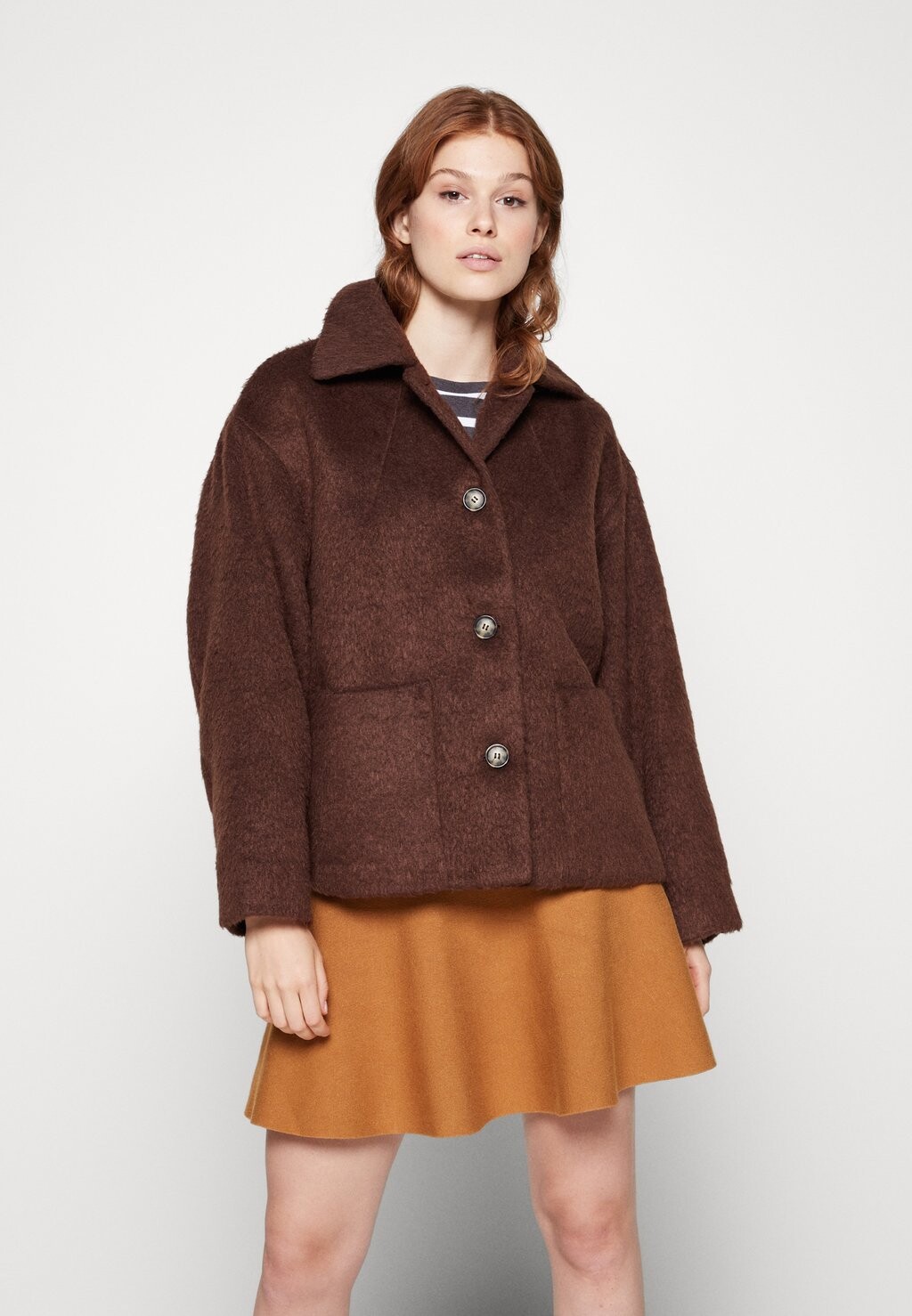 

Светлая куртка Monki, коричневый