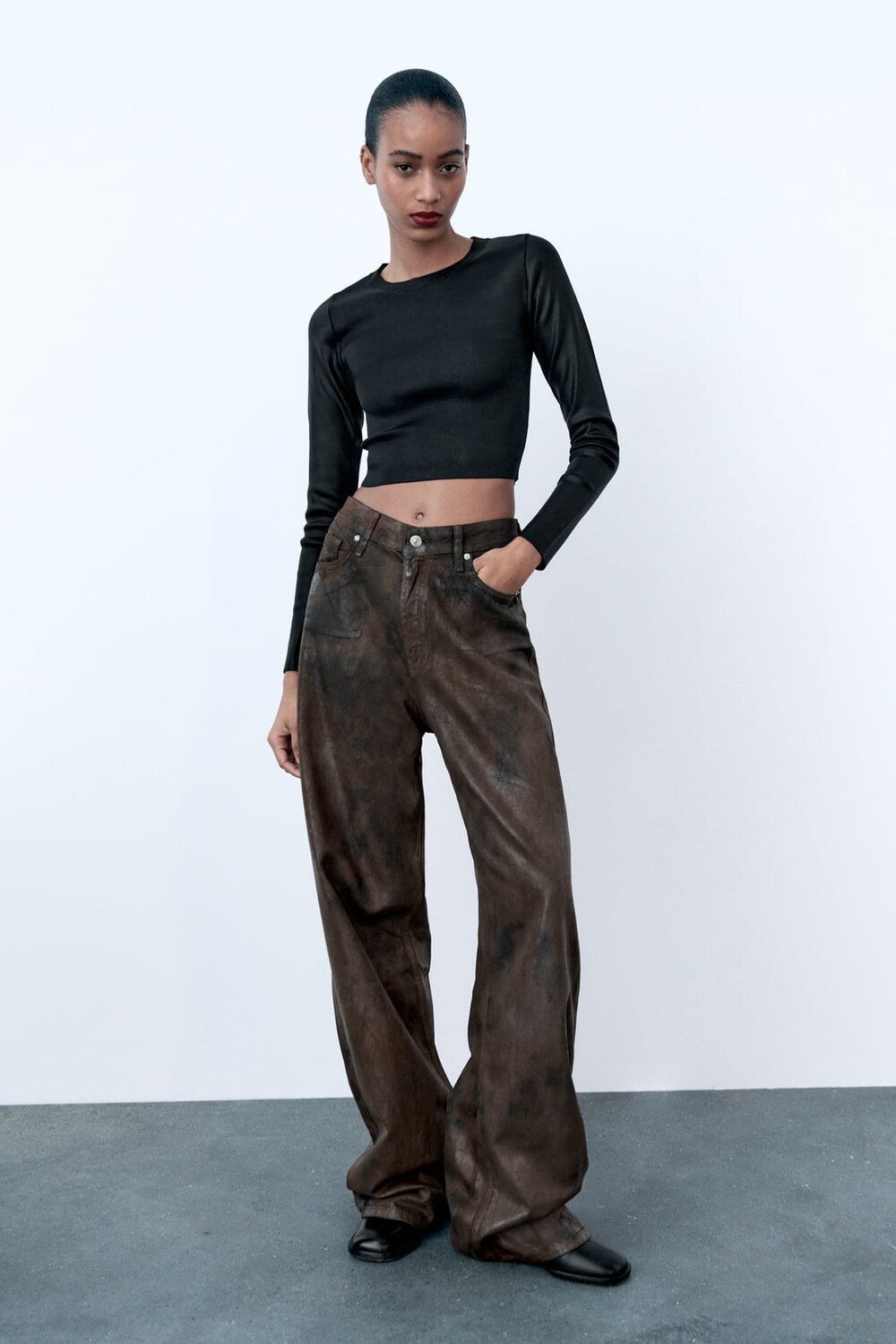 

Джинсы из фольги trf свободного кроя средней посадки ZARA, темно коричневый