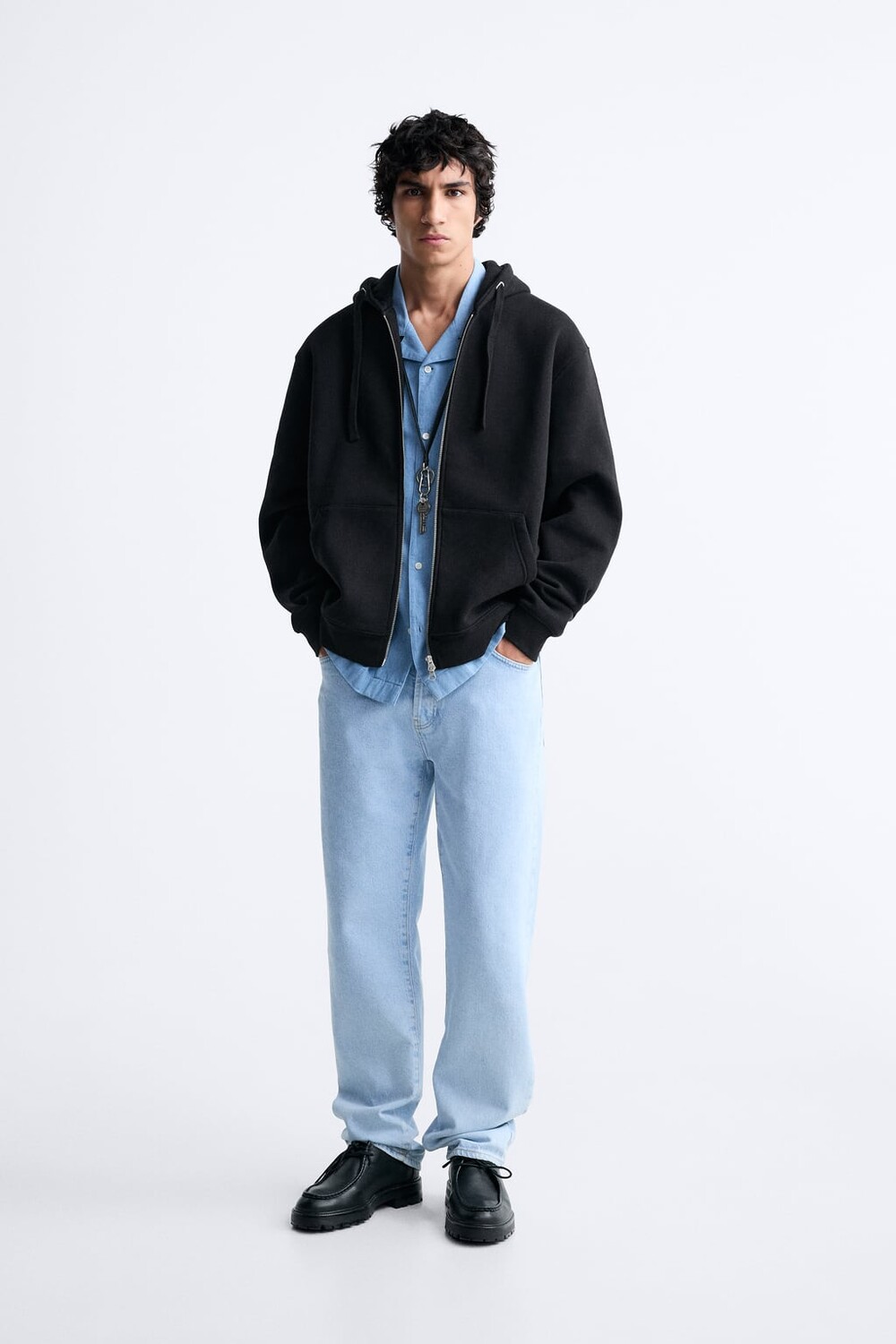 

Толстовка на молнии ZARA, черный