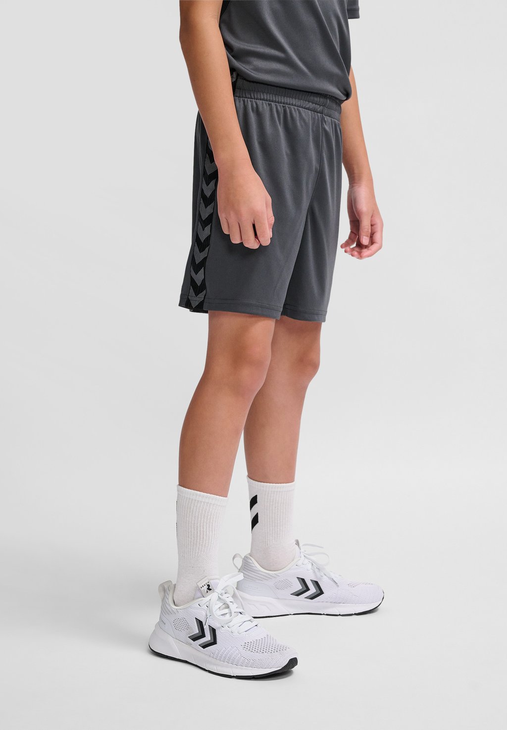 Короткие спортивные брюки AUTHENTIC Hummel, цвет asphalt спортивные брюки 3 4 authentic hummel цвет black