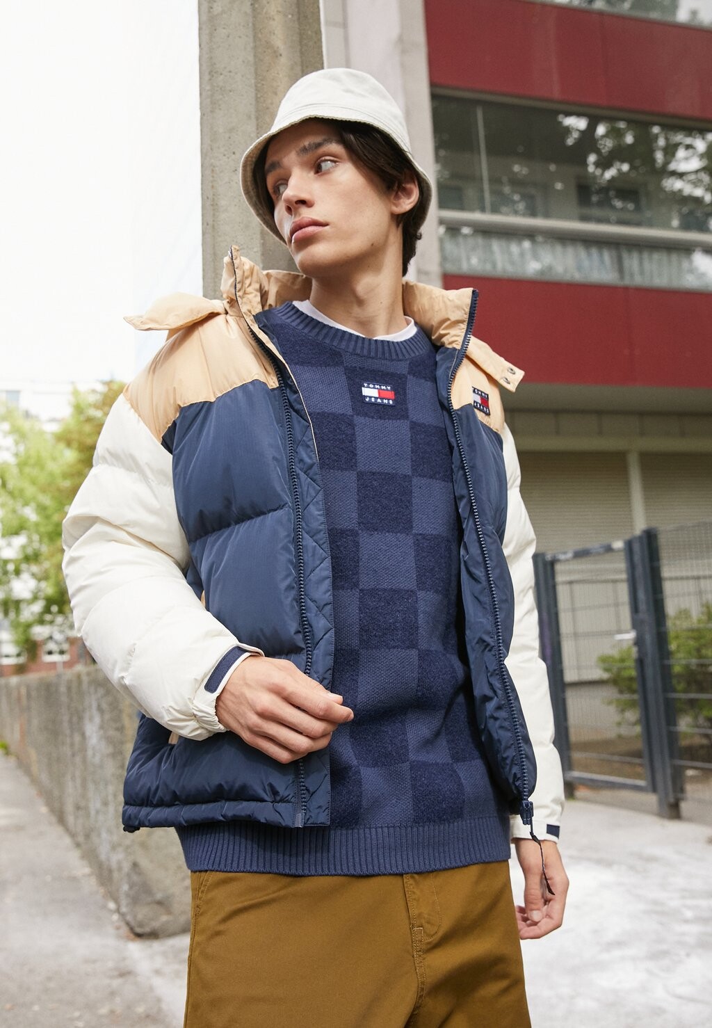 

Пуховик Tommy Jeans