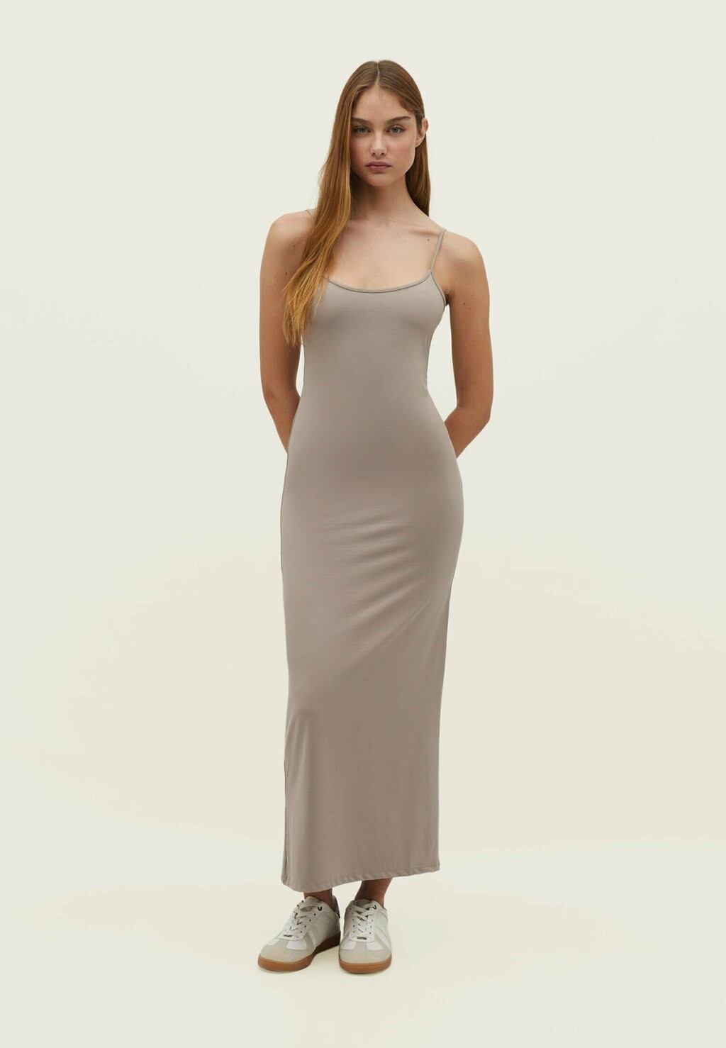 

Длинное платье Stradivarius