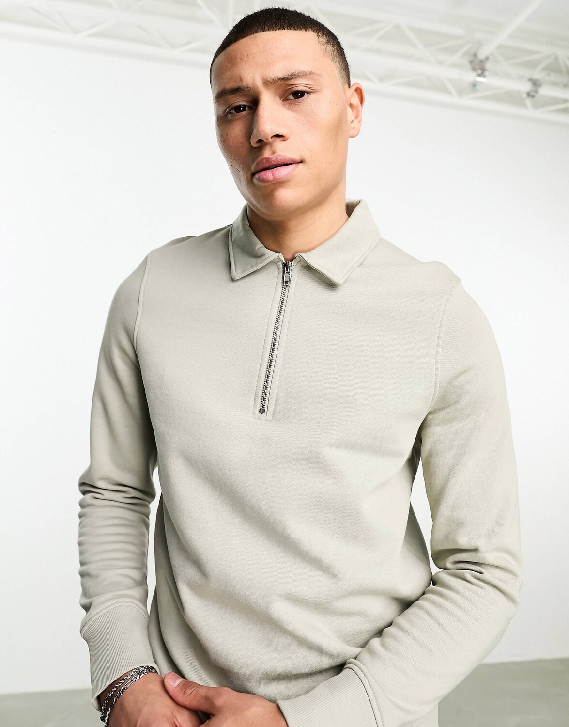 

Бежевая толстовка поло с молнией ASOS DESIGN