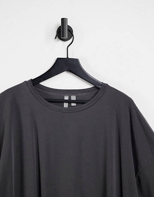 

Темно-серая футболка оверсайз ASOS DESIGN Curve, Серый
