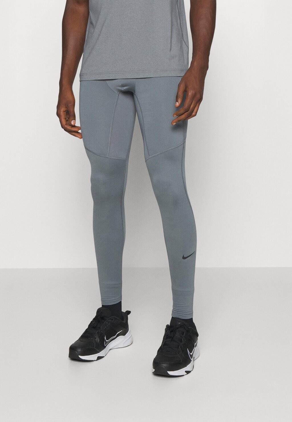 

Тайтсы Warm Nike, цвет smoke grey/black
