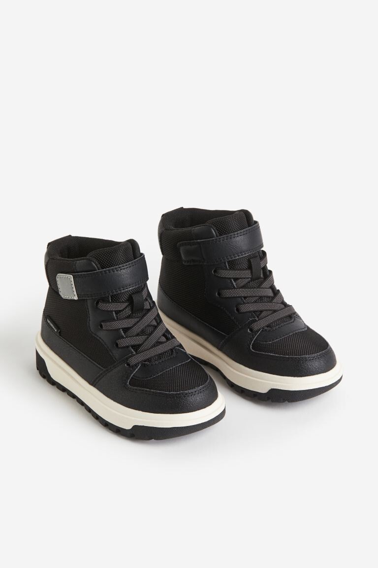 

Высокие водонепроницаемые спортивные туфли H&M