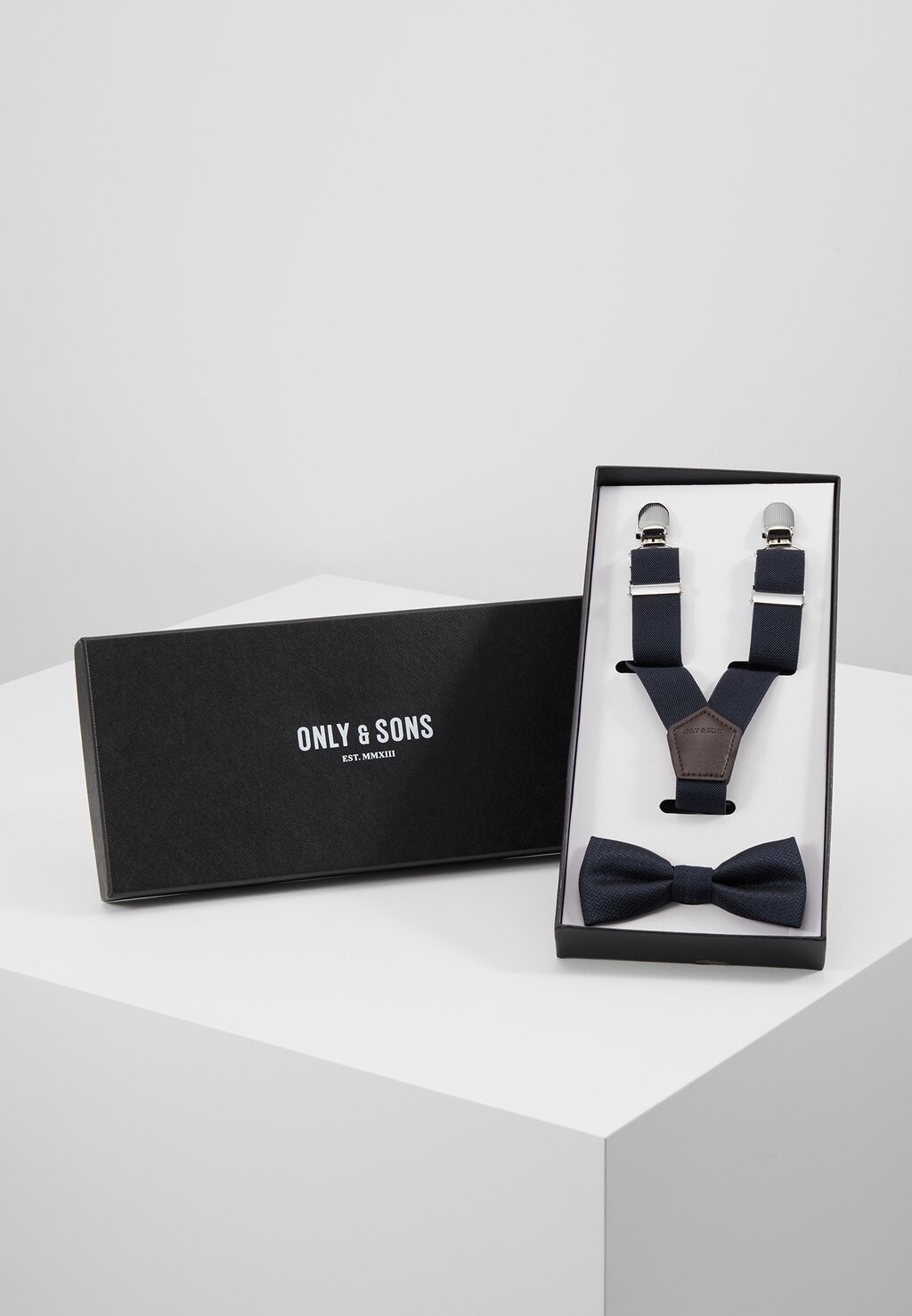 

Галстук-бабочка ONSBOWTIE SUSPENDER SET Only & Sons, цвет dark navy