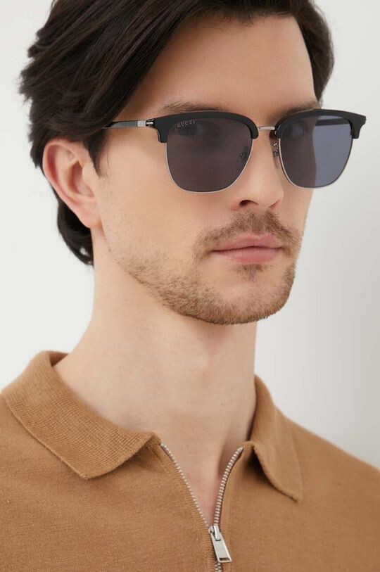 

Солнцезащитные очки Gucci, черный