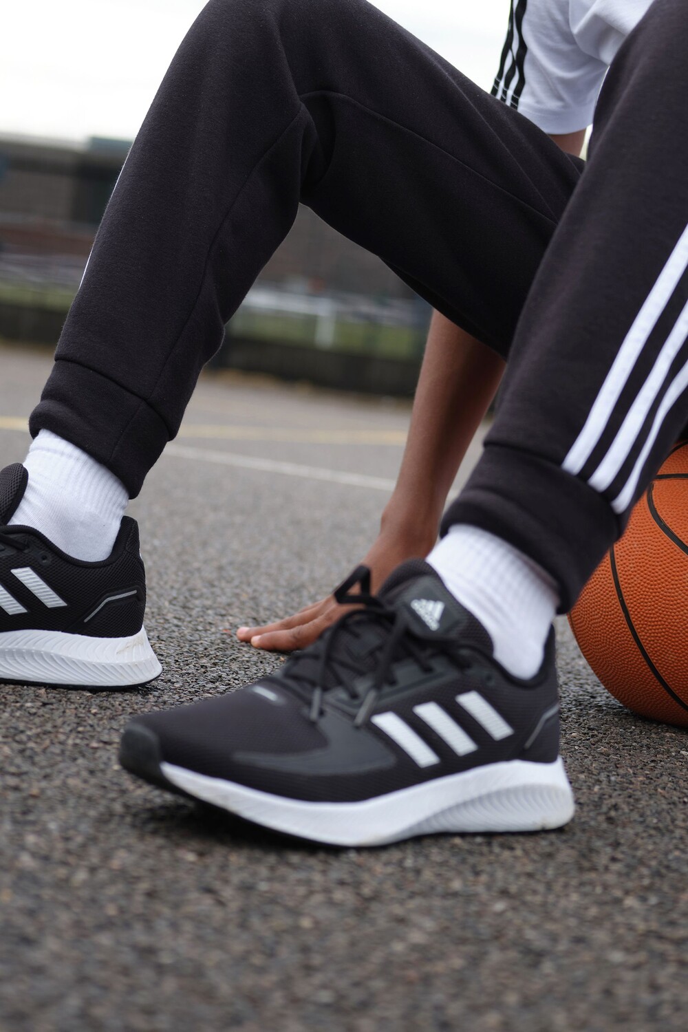 

Спортивная обувь Run Falcon 2 Youth & Junior adidas, черный