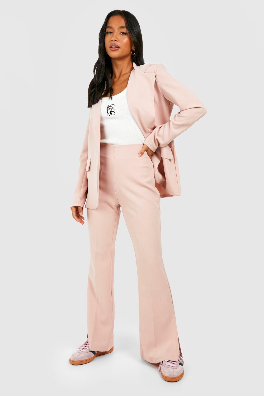

Маленькие брюки из тканой клешки Boohoo, розовый