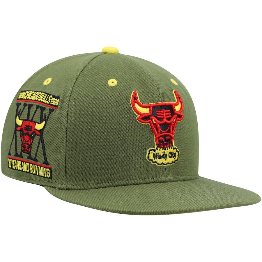 

Бейсболка Mitchell & Ness Chicago Bulls, оливковый