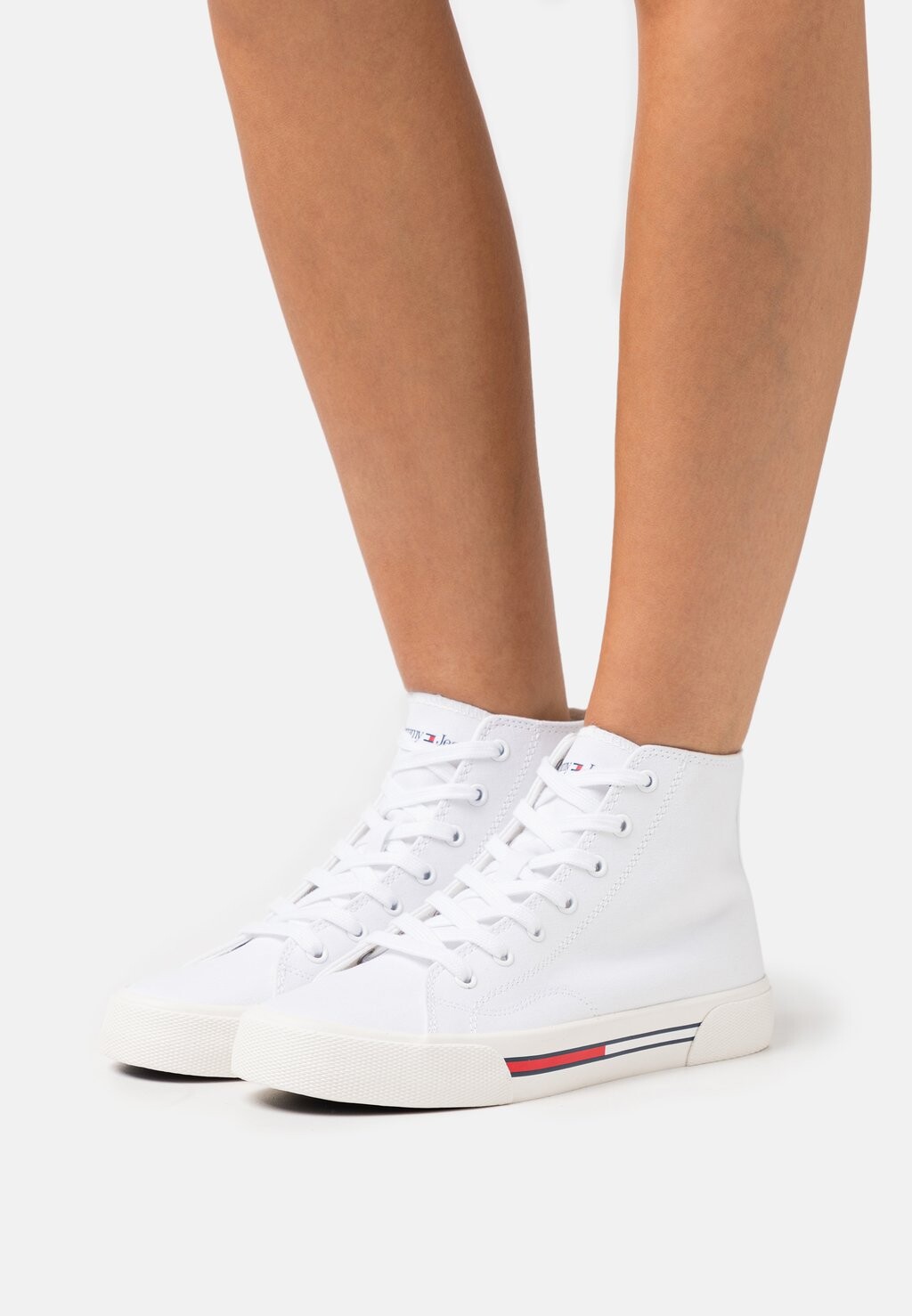 

Высокие кроссовки Tommy Jeans, белый