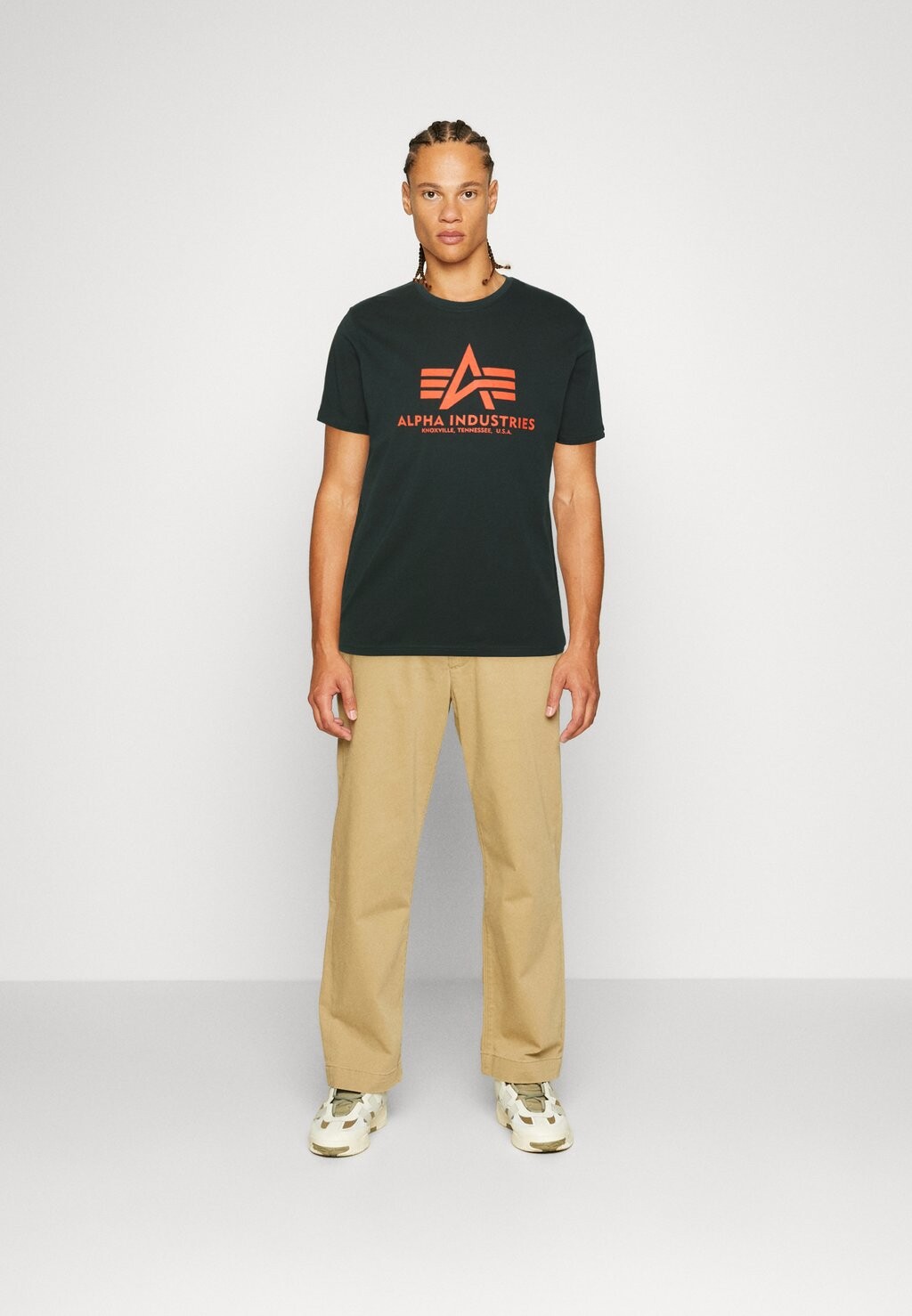 

Футболка с принтом Alpha Industries, черный