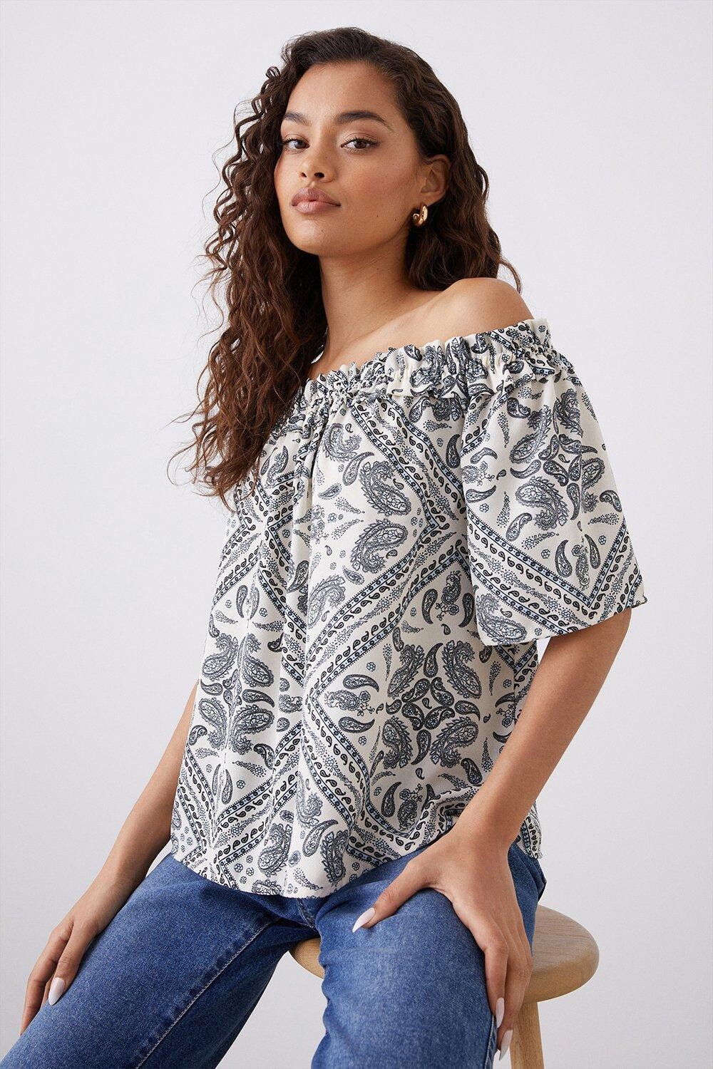 

Топ с бардо и принтом Petite Scarf Dorothy Perkins, белый