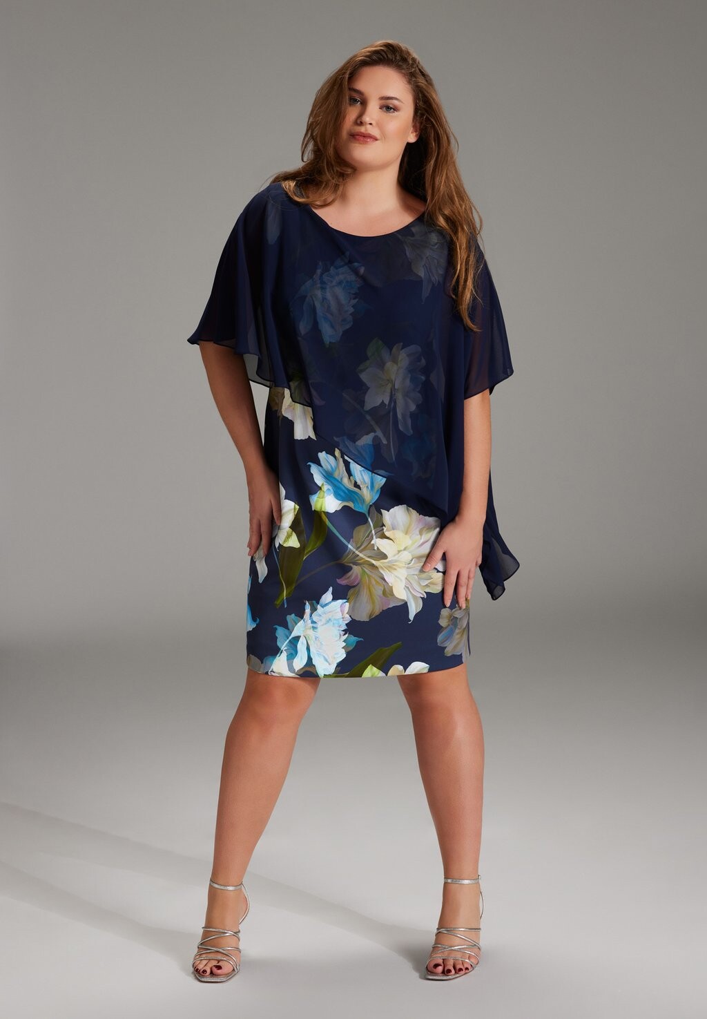 

Дневное платье MIT CHIFFON ÜBERWURF Swing Curve, синий