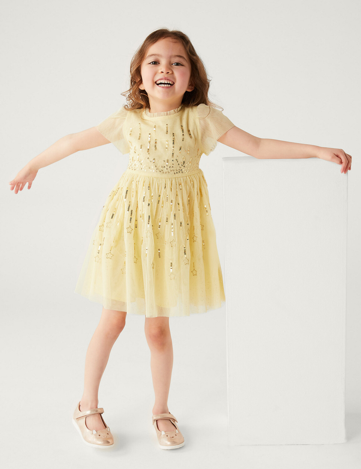 

Вечернее платье с пайетками (2–7 лет) Marks & Spencer, желтый