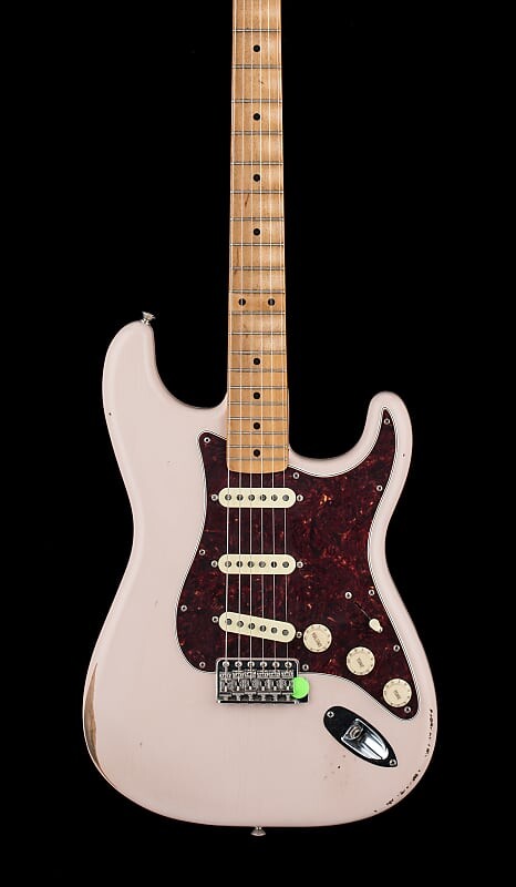 

Stratocaster 60-х Fender Limited Edition Road Worn Stratocaster — Shell Pink #70535 Limited Edition Road Worn '60s Stratocaster