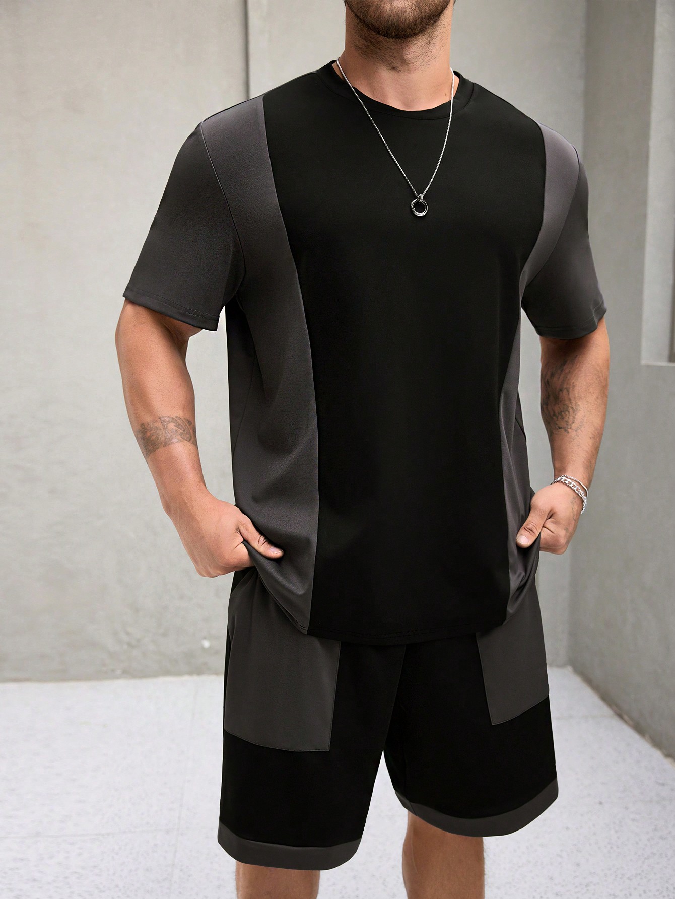 цена Мужской комплект из футболки и шорт с короткими рукавами Manfinity Homme больших размеров с цветными блоками, черный
