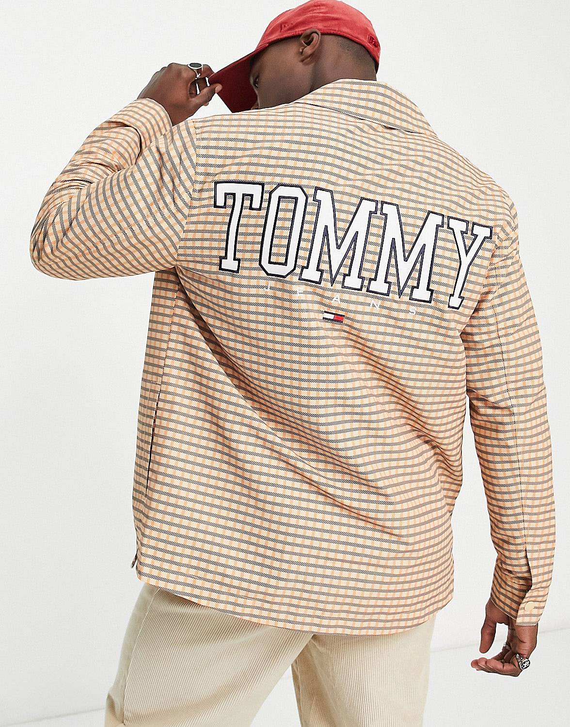 Бежевая рубашка в клетку на спине с эксклюзивным капсульным логотипом Tommy Jeans ASOS