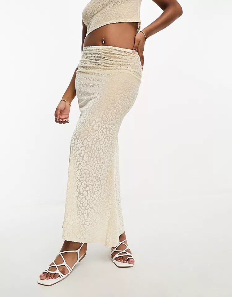 

Юбка макси цвета слоновой кости с эффектом выгорания животных ASOS DESIGN, слоновая кость