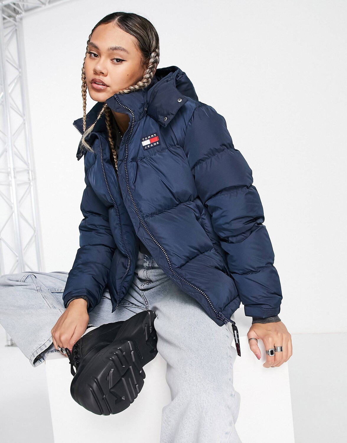 

Темно-синяя пуховая куртка с капюшоном Tommy Jeans alaska, Синий